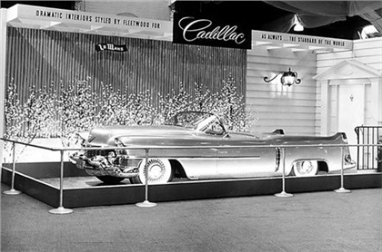 Так выглядел экспериментальный Cadillac Le Mans изначально — во время первой его демонстрации широкой публике в 1953 году. Таких машин всего было построено четыре, и одна из них в 1959 году подверглась интенсивной модификации