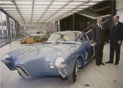 Oldsmobile Golden Rocket, 1956 - At the General Motor Design Centre, Warren, Mich. Design chief William Mitchell at the right.