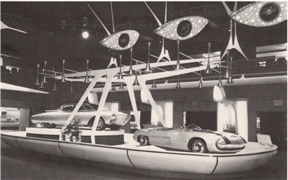Oldsmobile Golden Rocket and Pontiac Club de Mer - at 1956 Motorama