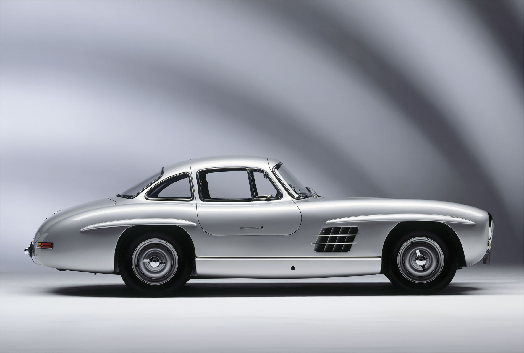 1954_Mercedes_Benz_300SL_Gullwing_W198_01_Rene_Staud.jpg