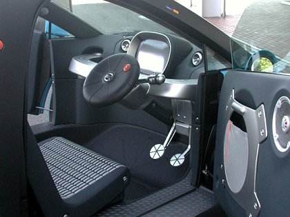 2001nissan_nails_6.jpg