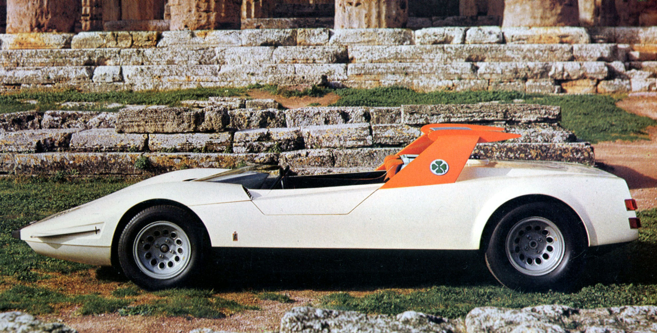 1968_Pininfarina_Alfa-Romeo_P33_Roadster_06.jpg