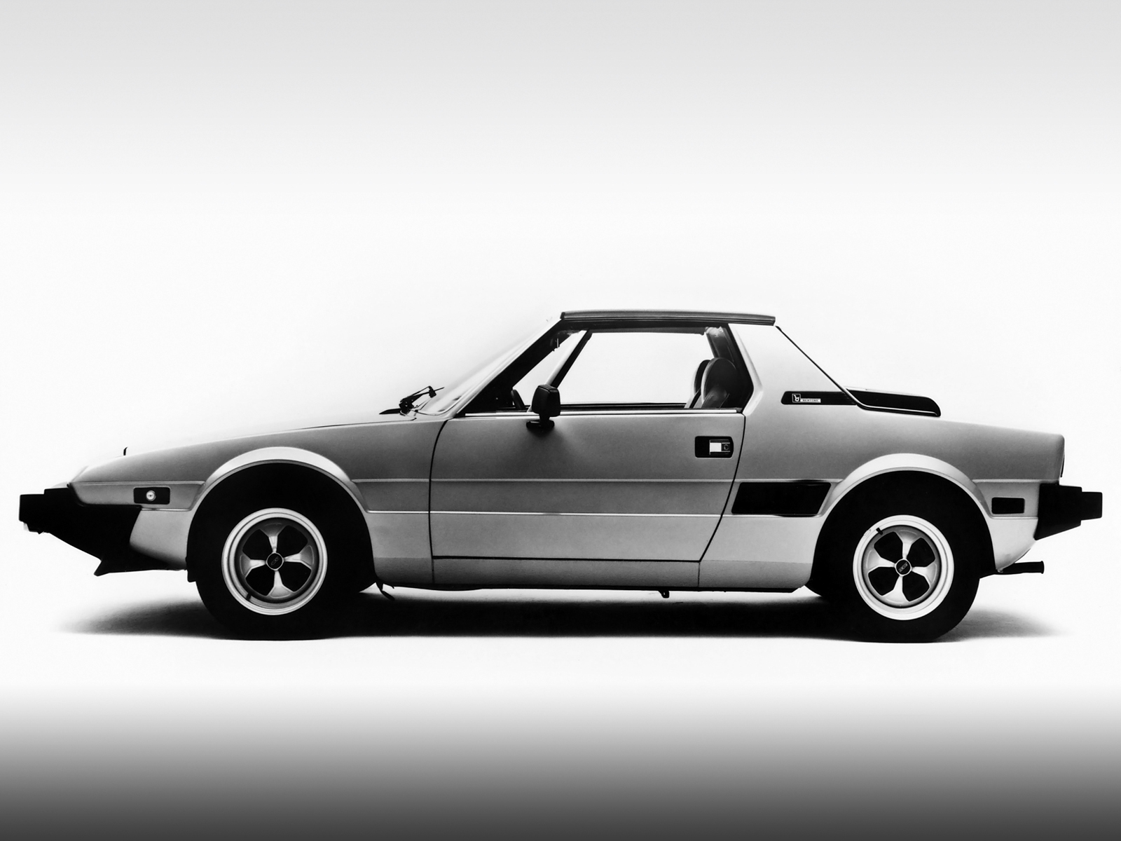 http://www.carstyling.ru/resources/studios/1978-82_Bertone_Fiat%20X1_9_01.jpg