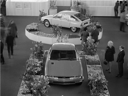 Дебют Citroen SM на женевском автосалоне 1970 г. На заднем плане - Citroen GS