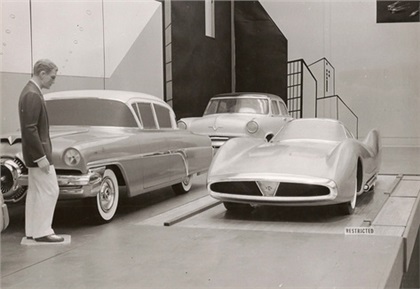 The Mexico alongside a turbine concept illustrates how low and sleek it appeared compared to its contemporaries.  The man beside the model was often called "Oscar".