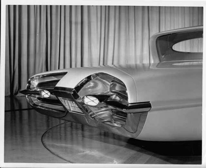 Ford La Galaxie, 1958 - La Galaxie features Vis-O-Rama taillights, which dominate the rear end, and twin deck lids that could be electrically-operated to open in butterfly fashion by means of a control on the instrument panel.