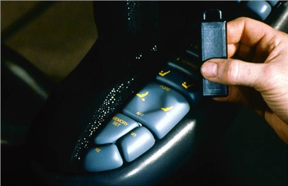 Pontiac Sunfire 2+2, 1990 - Interior - Remote Control