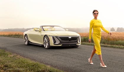 Front 3/4 view of Cadillac SOLLEI concept vehicle in Manila Cream