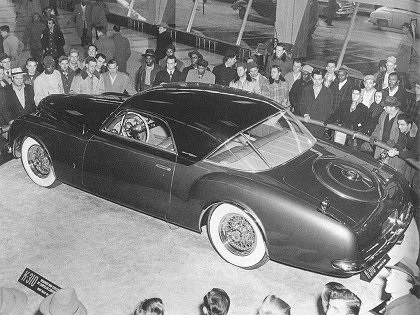 The 1951 Chrysler K-310 concept car had a dummy spare tire outline on the trunk. Dubbed the "toilet seat," it would show up on later Exner production designs.