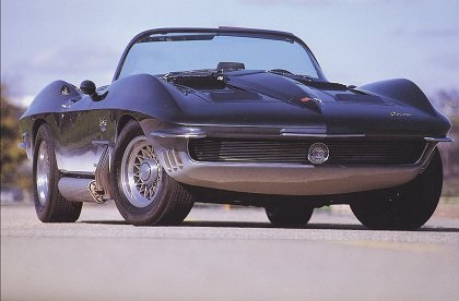 Chevrolet Mako Shark, 1962 - Впереди появились металлический бампер и круглая эмблема, а вместо одного бокового зеркала заднего вида - два в спортивном стиле.