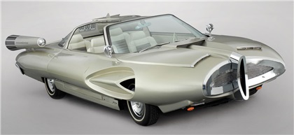 The 1958 Ford X2000 in the photos is a recreation built by Andy Saunders who used for the re-build a 1962 Mercury Monterey which donated its frame, suspension and running gear.