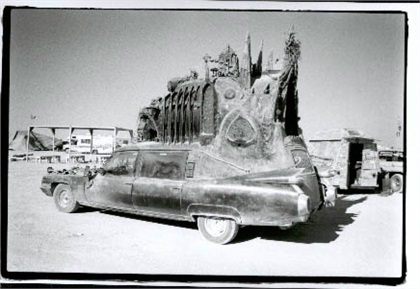 Carthedral by Rebecca Caldwell (2000): Готический собор на колесах
