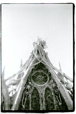 Carthedral by Rebecca Caldwell (2000): Готический собор на колесах