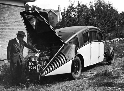 The engine is in the rear. Photo: Topical Press Agency/Getty Images. 15th September 1930 