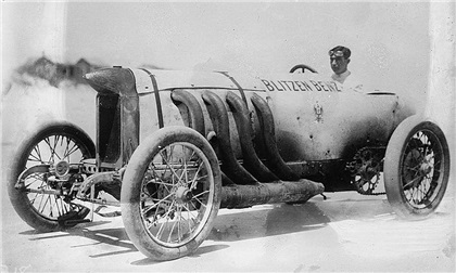 Blitzen Benz - Мощные выпускные патрубки сводились к подобию выхлопной трубы. Грохот, издаваемый двигателем, очевидцы описывали как «ужасающий».