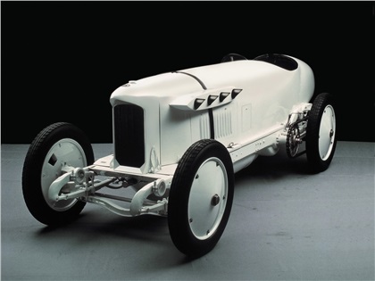 The record-breaking version of the Benz 200 HP, called the "Blitzen-Benz". It was in this car that Victor Hémery became the fastest person on earth at the Brooklands racetrack on 8 November 1909, clocking a speed of 205.666 km/h.