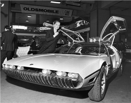 Lamborghini Marzal (Bertone) - at a preview of the London Motor Show at Earl’s Court, 17th October 1967 - Photo by Mike McLaren/Central Press/Hulton Archive/Getty Images