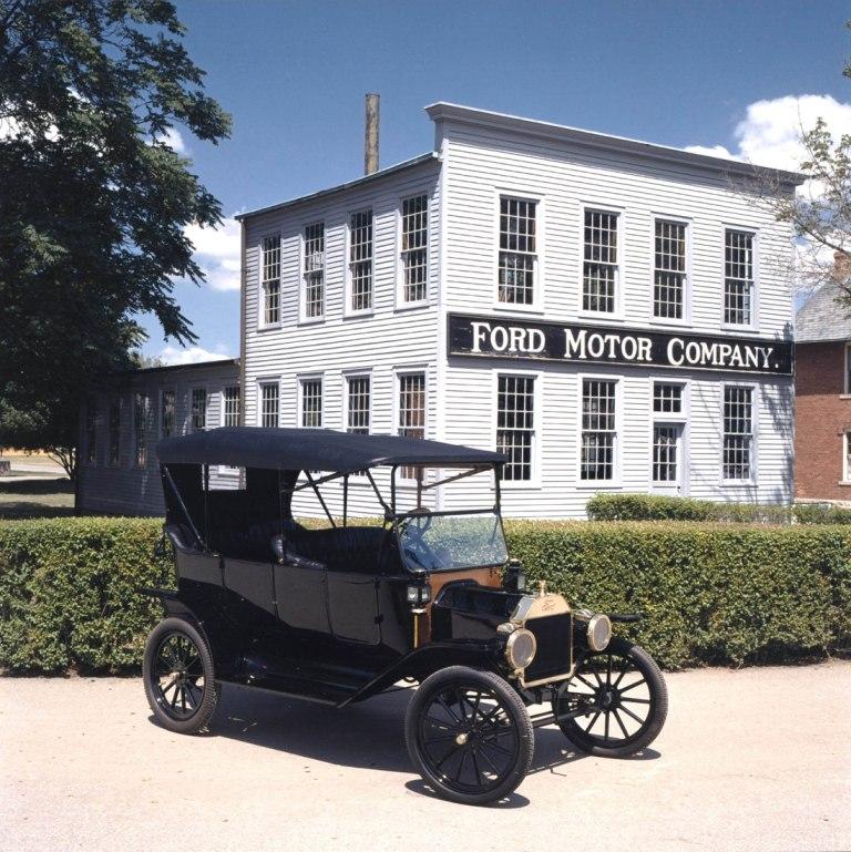 Ford Model T Touring Car, 1914 - 6 экземпляров Ford T-100 выпущены в 2003 году в честь столетия компании. Автомобили идентичны Ford Model T 1914 года.