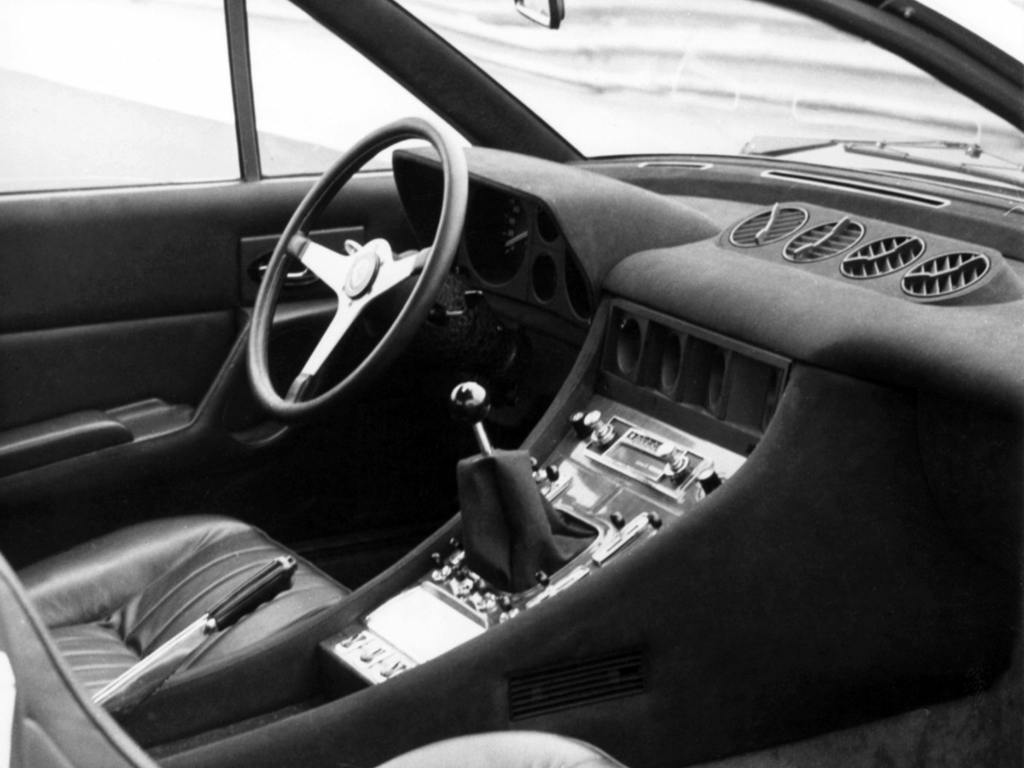 Ferrari 365 GT4 2+2 (Pininfarina), 1972-76 - Interior