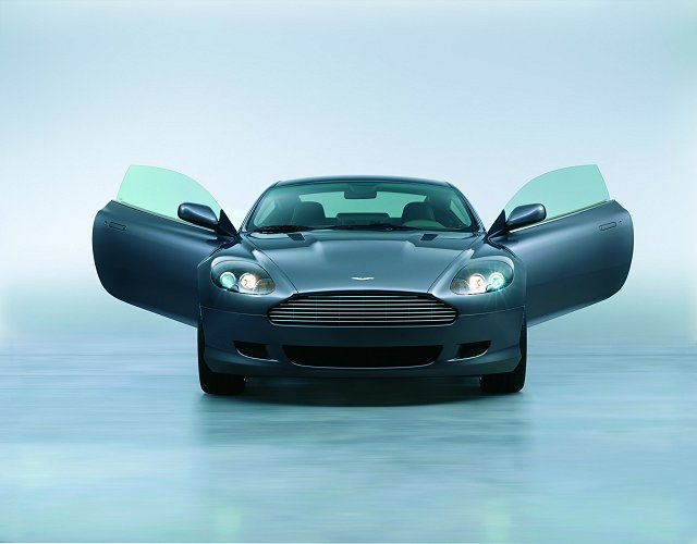 Aston Martin DB9, 2004