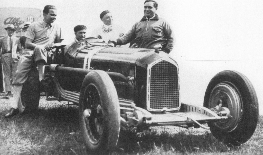 Caracciola (left), Nuvolari (at wheel), Campari (right) - Alfa Romeo P3