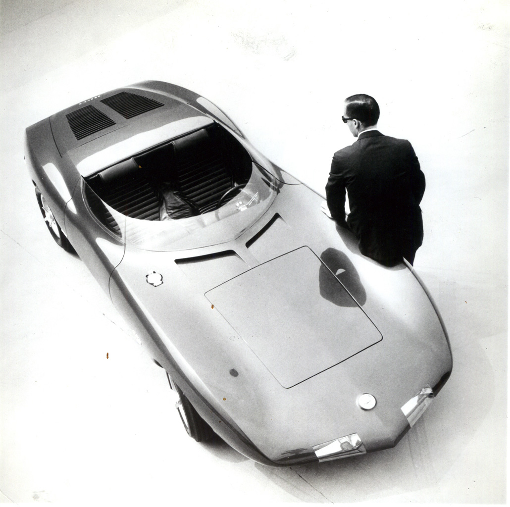 Chevrolet Corvair Monza SS, 1962 - New headlights, the airfoil shaped roll bar was added later.