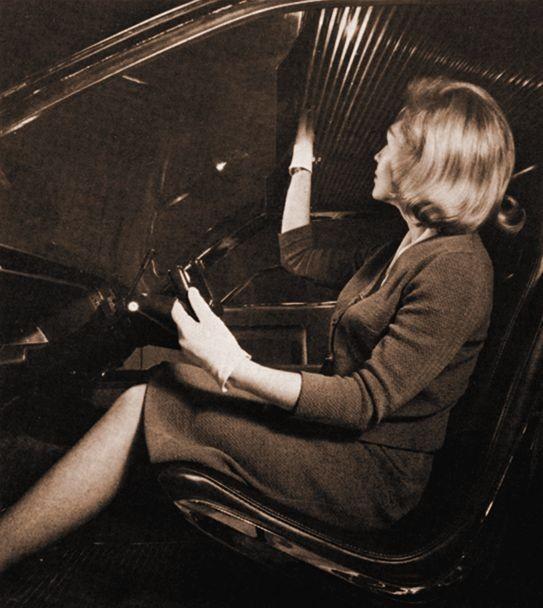 Ford Aurora, 1964 - Experimental wagon had louvered roof with polarized plastic slats. These could be angled to give either more or less light.
