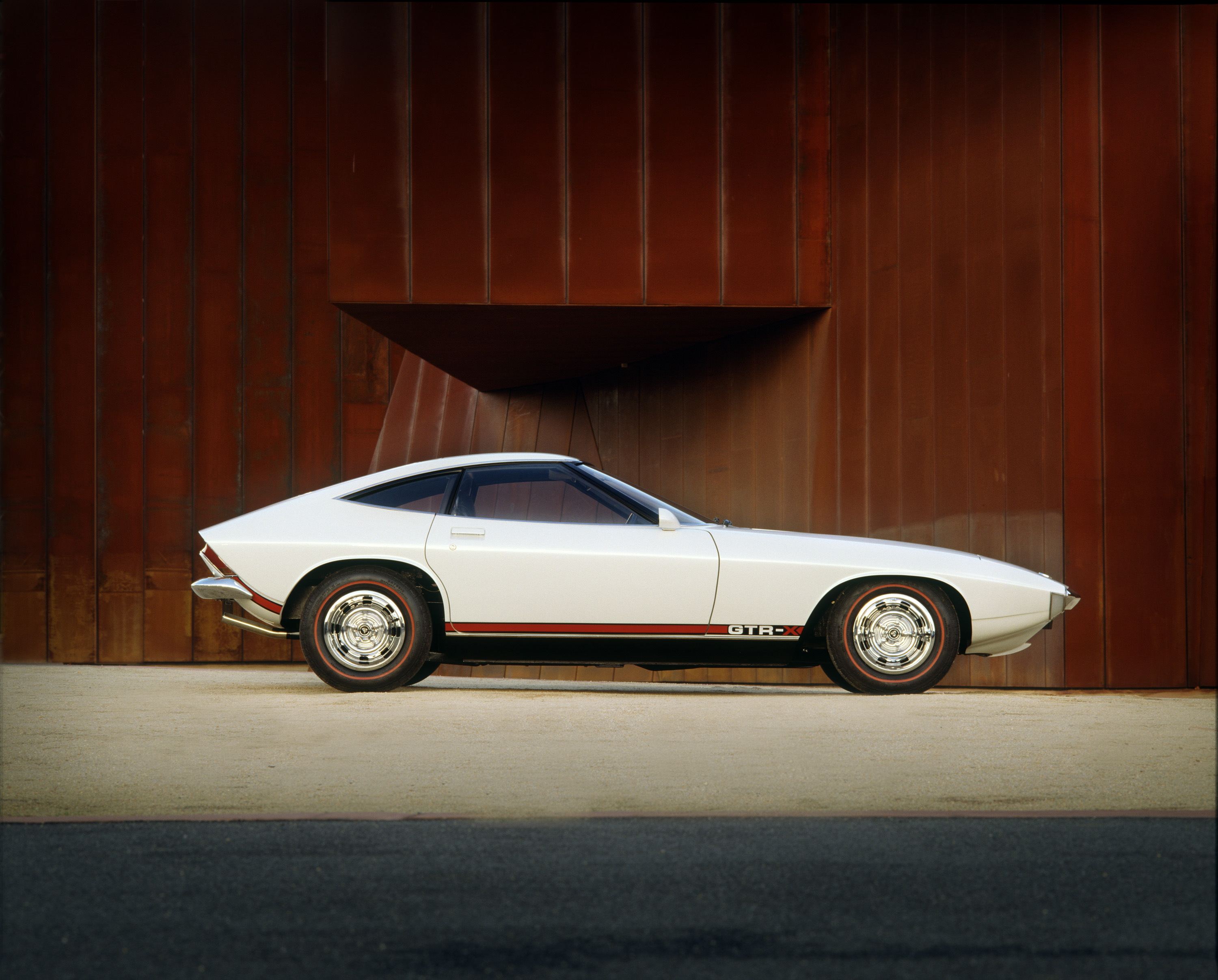 Holden Torana GTR-X, 1970 - Profile is superbly executed and anadorned shape of GTR-X shows just a hint of contemporary Chevrolet Corvette styling