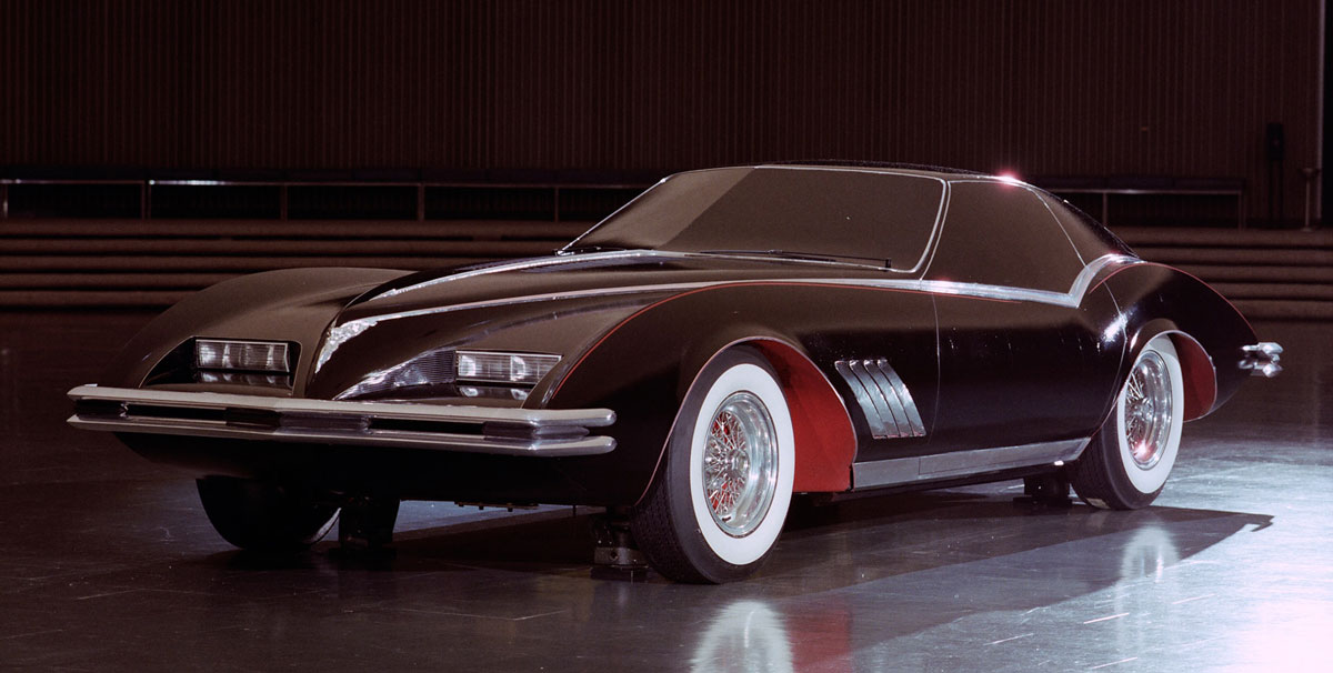 Big, thick bumper bars detract from the slinky shape, but give a clue as to how Mitchell intended to ensure that the operable Phantom would meet the new bumper bar regulations in the USA.
