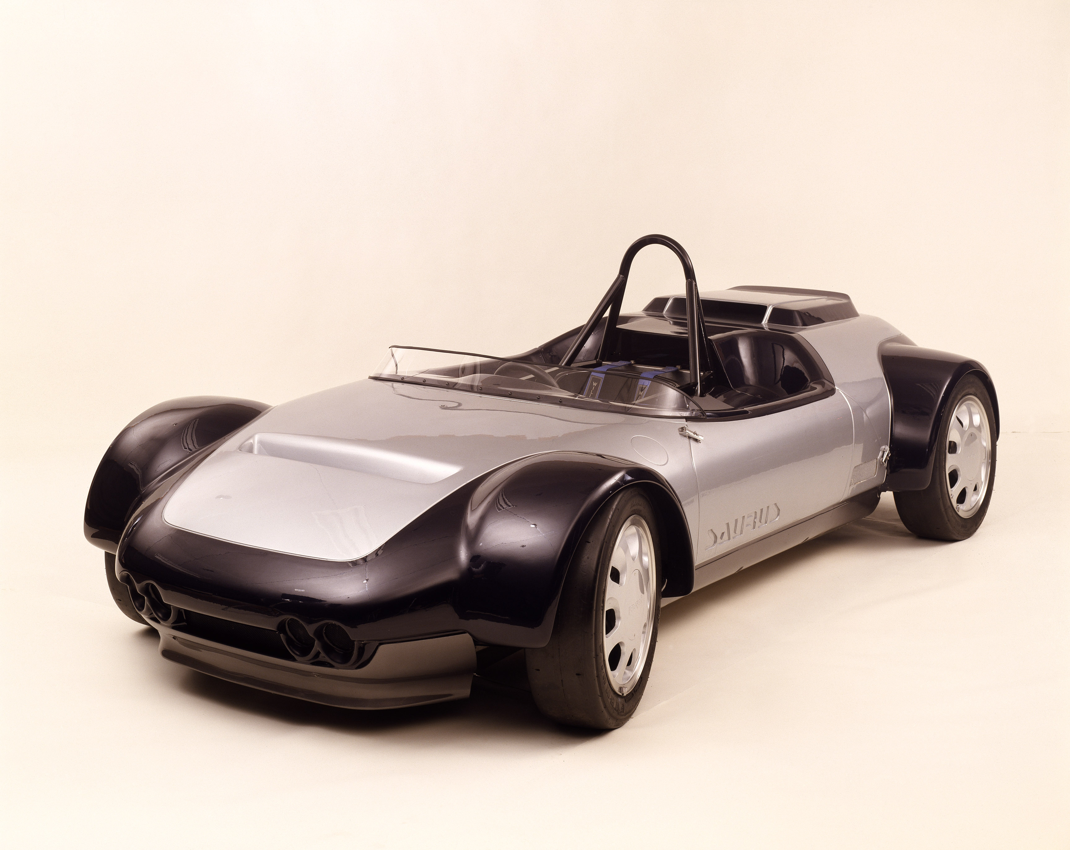Nissan Saurus Concept, 1987
