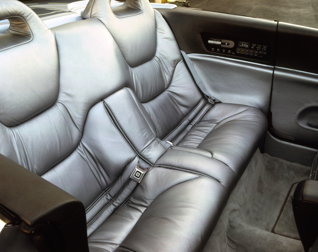 Buick Lucerne, 1988 - Interior