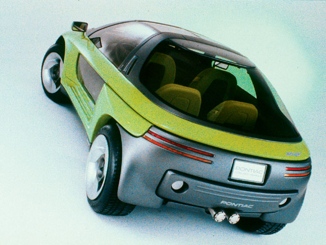 The egg-shaped body of the Stinger was both aerodynamic and stylish. All glass except the windshield was removable.