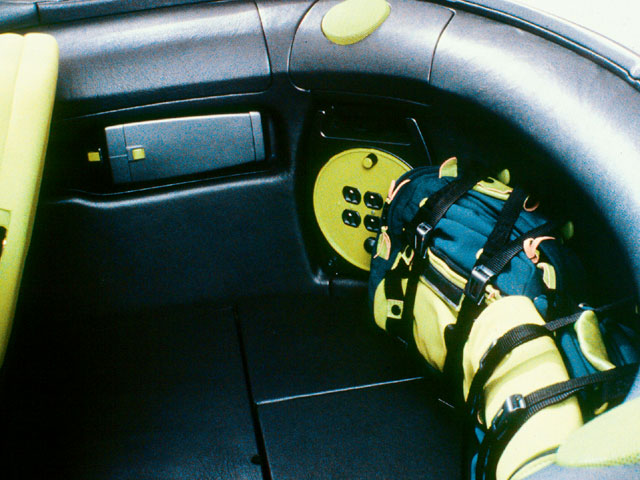 The interior was functional and spacious with custom six-way-adjustable bucket seats at all four corners and adjustable air bladders in the front seats. A variety of features aimed at active lifestyles were included, such as a camp stove, a vacuum cleaner, and a removable radio.