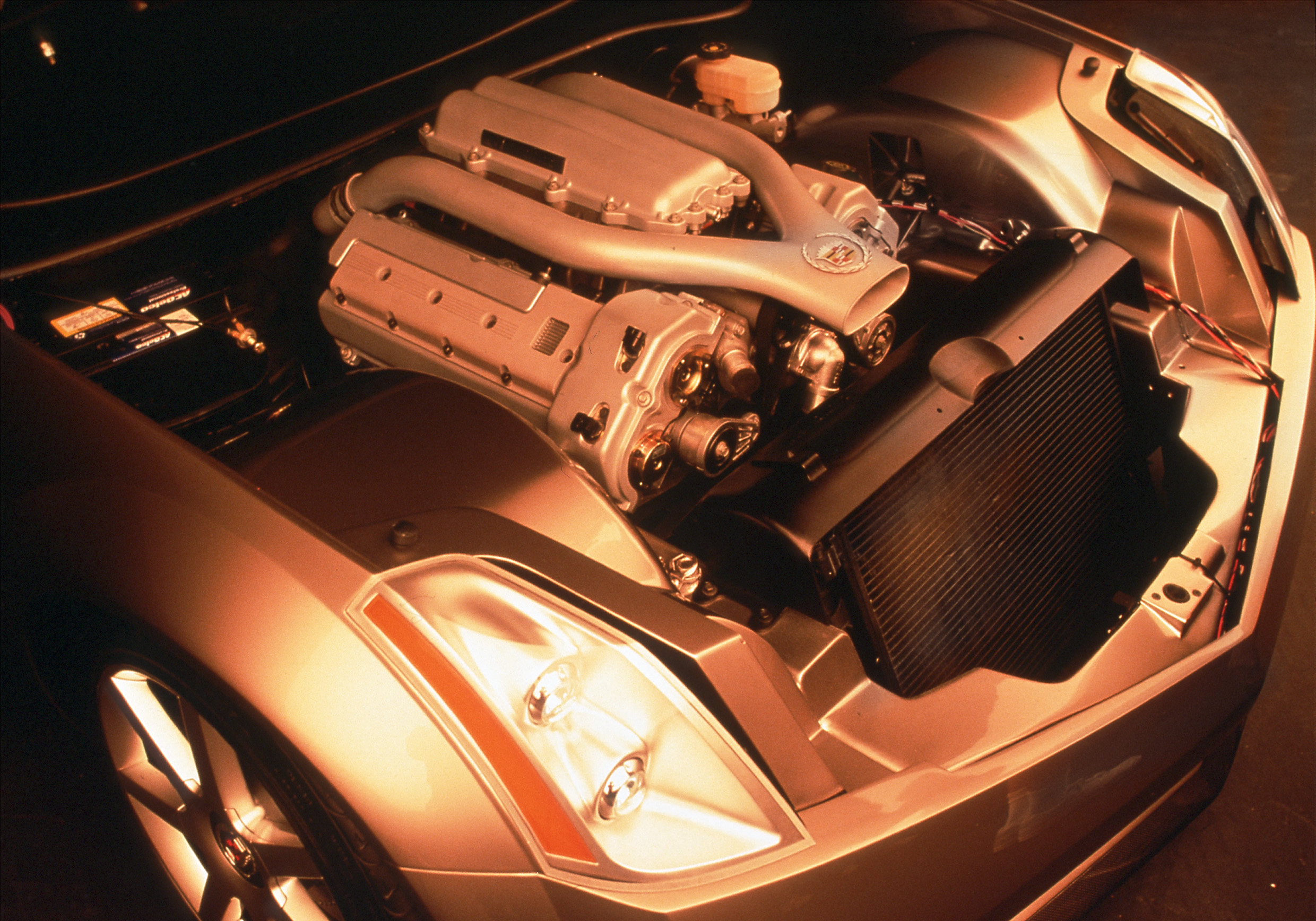 Cadillac Evoq Concept, 1999 - Engine