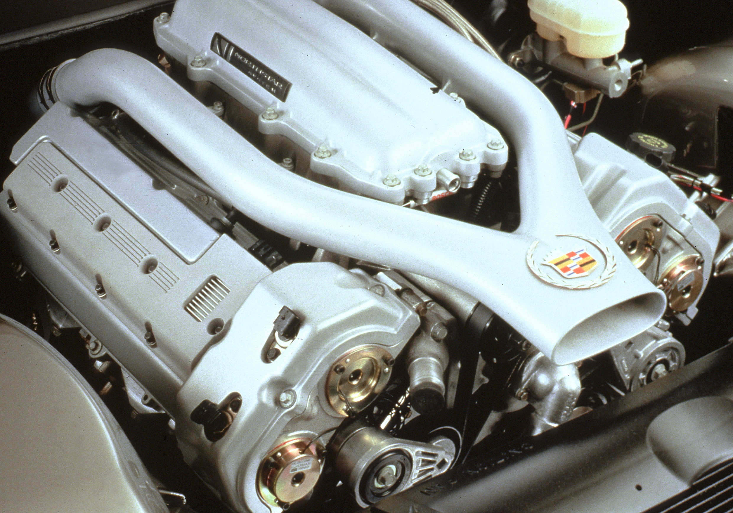 Cadillac Evoq Concept, 1999 - Engine