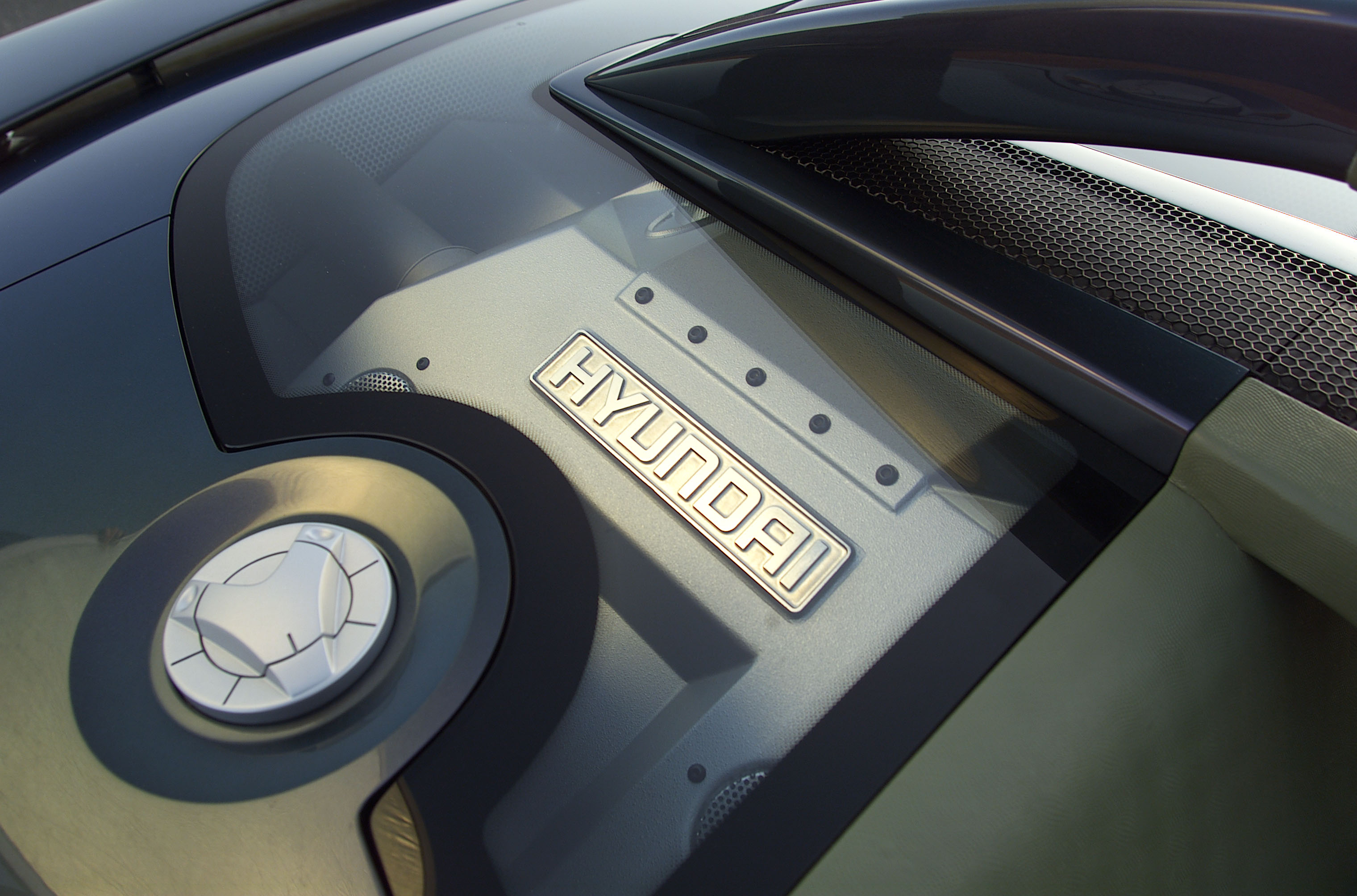 Hyundai HCD-6 Concept, 2001 - Engine Cover/Fuel Cap