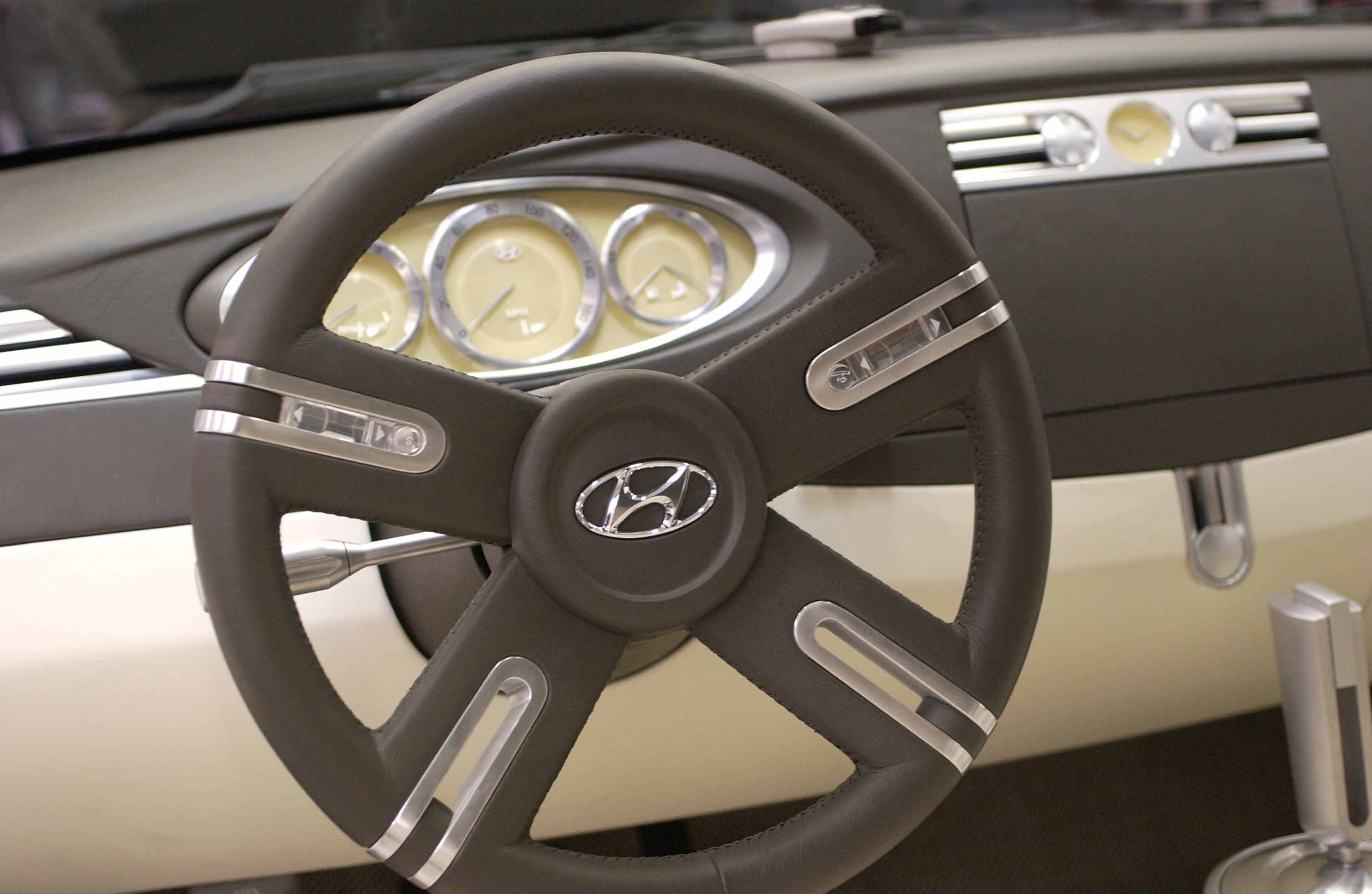 Hyundai HCD-7, 2002