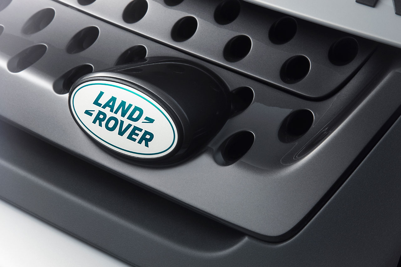 Land Rover DC100, 2011 - Badge