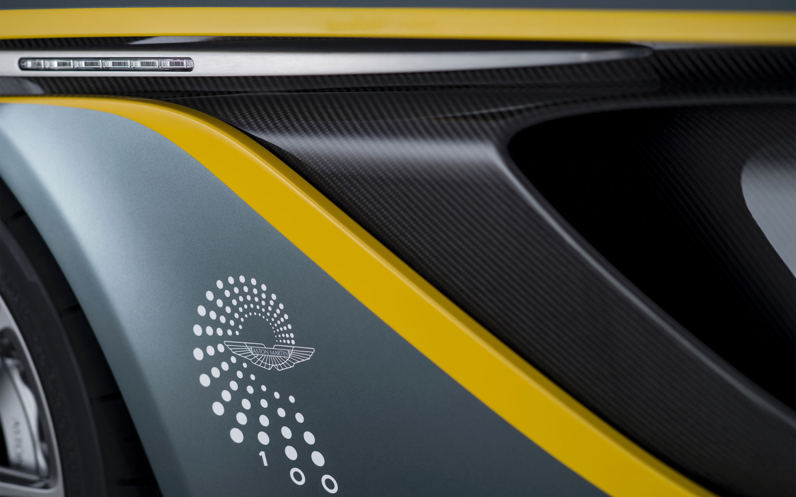 Aston Martin CC100 Speedster, 2013 - Carbon side air intake