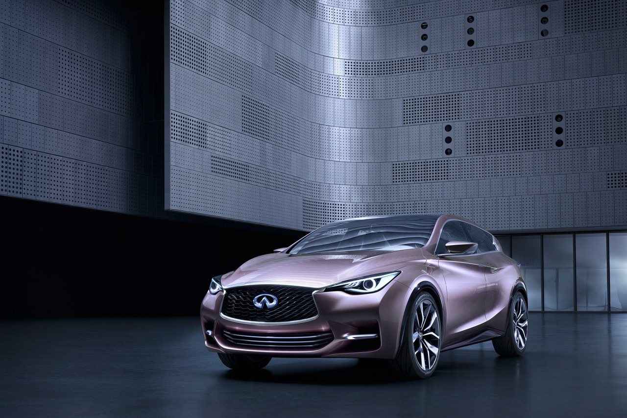 Infiniti Q30, 2013