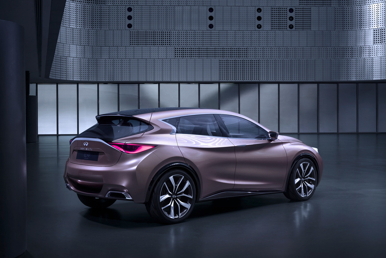 Infiniti Q30, 2013