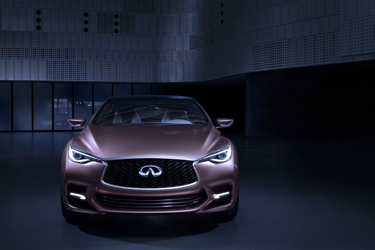 Infiniti Q30, 2013