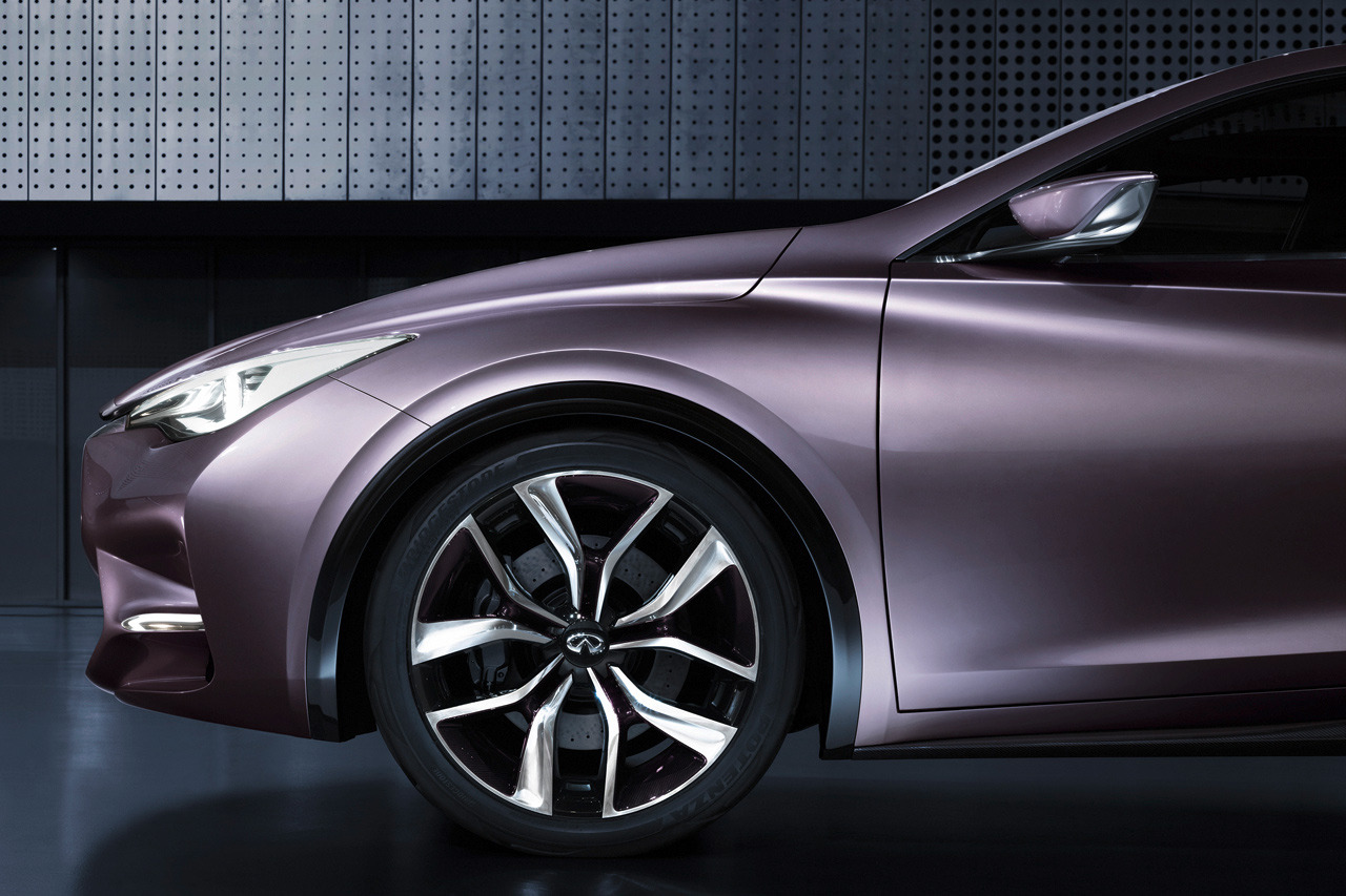 Infiniti Q30, 2013