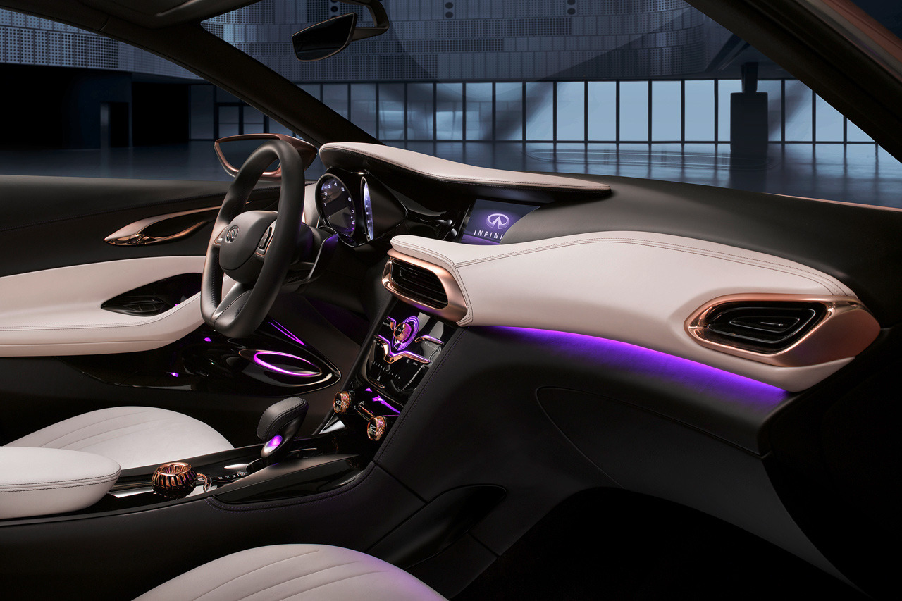 Infiniti Q30, 2013