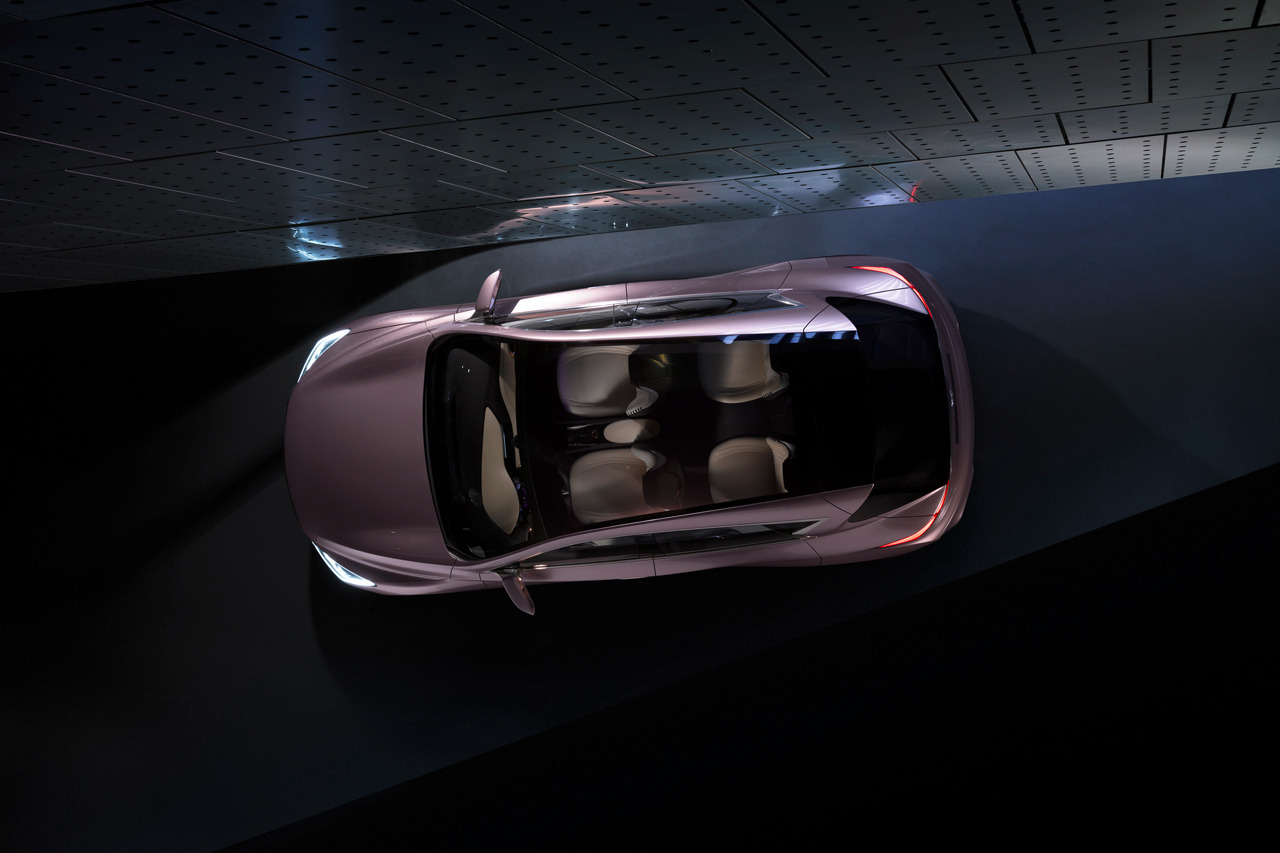 Infiniti Q30, 2013