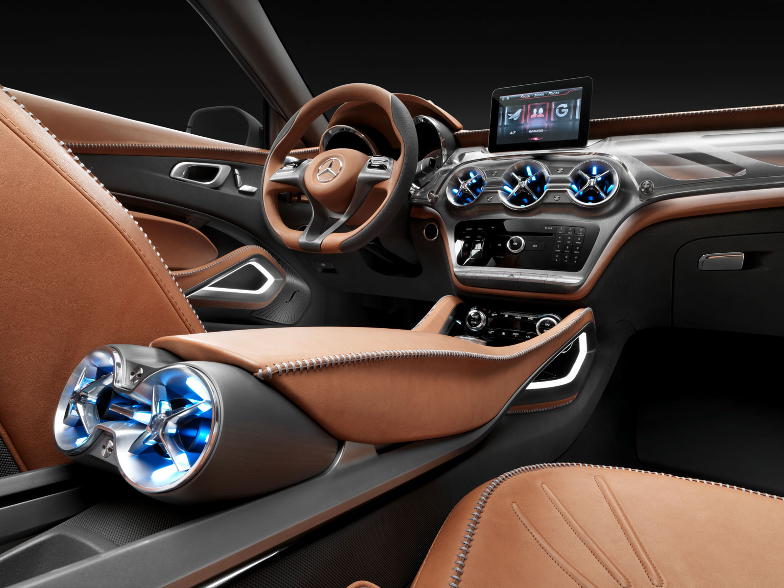 Mercedes-Benz GLA, 2013