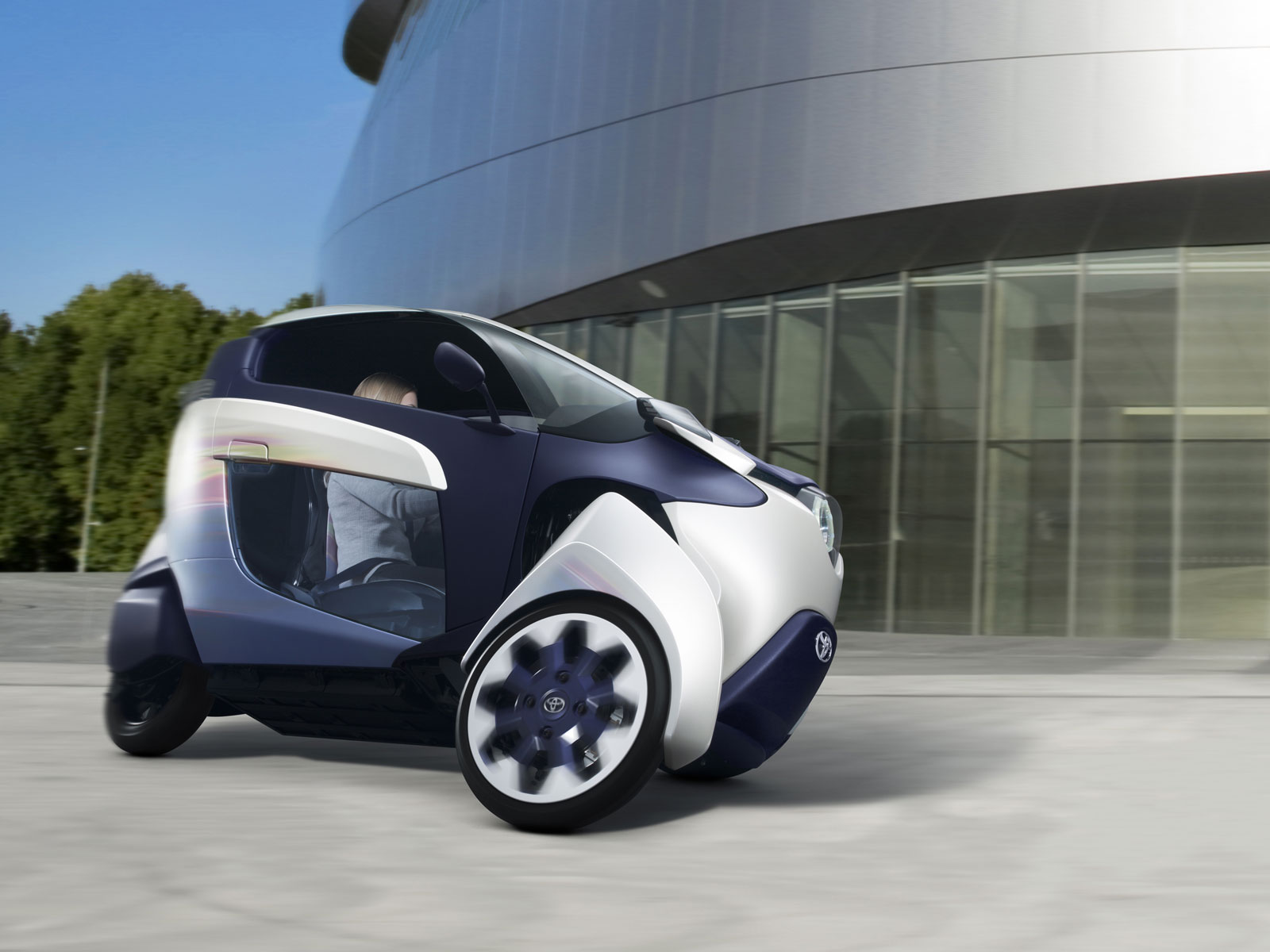 Toyota i-Road, 2013