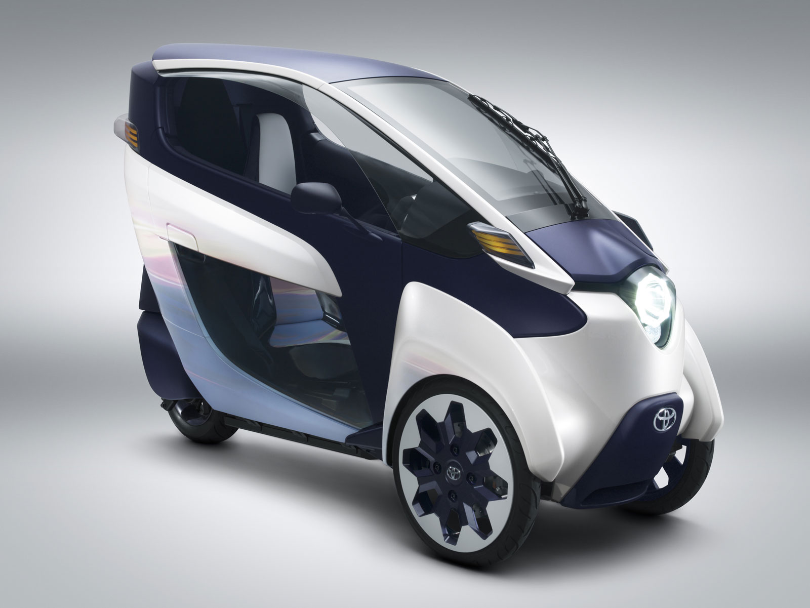 Toyota i-Road, 2013