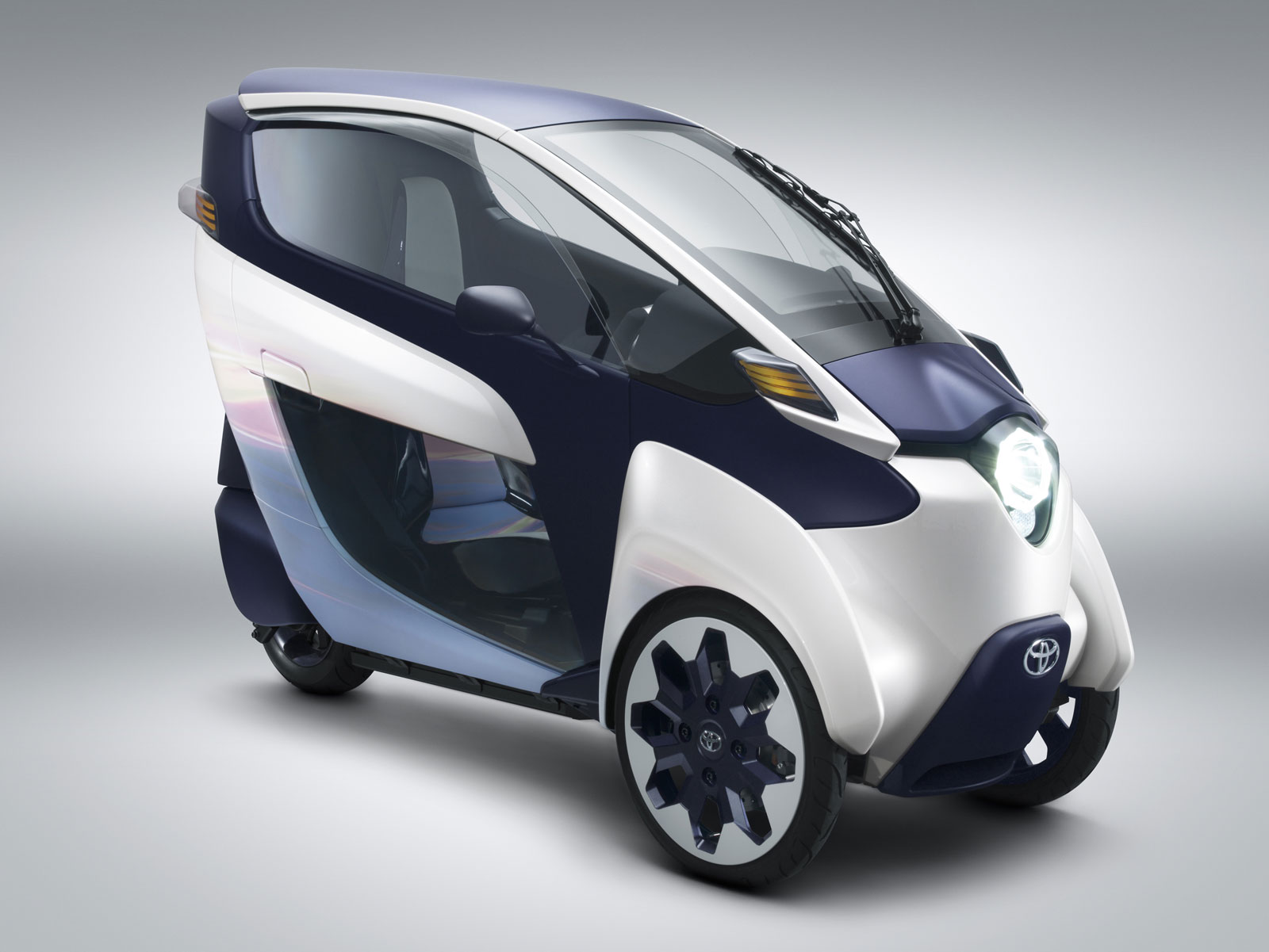 Toyota i-Road, 2013