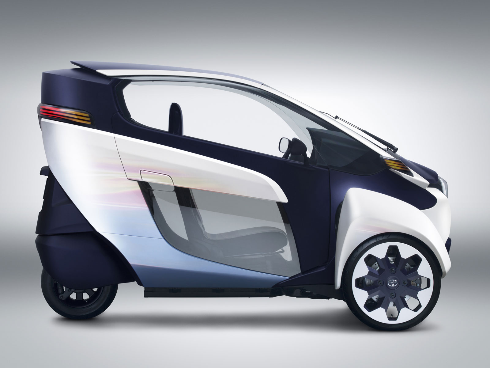 Toyota i-Road, 2013